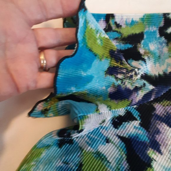 Tradition Ladies Top XL. Short sleeve.  blue and green. - Picture 3 of 9